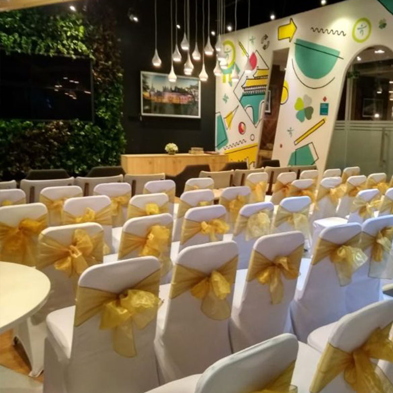 Kursi Futura Cover dengan Hiasan Pita