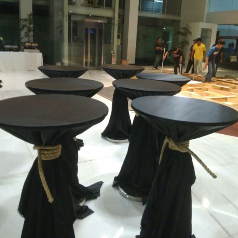 Meja Barstool dengan Cover Ketat