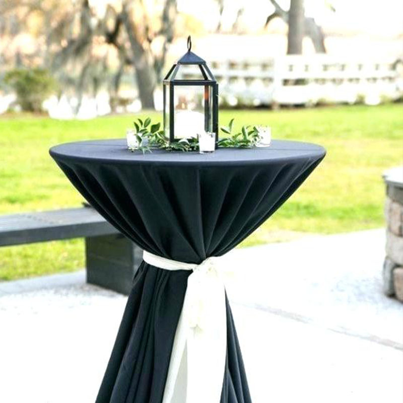 Meja Barstool dengan Dekorasi Kain dan Pita