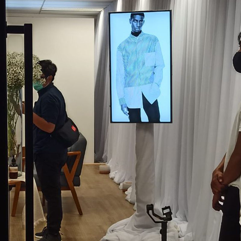 TV LED 75 Inci dengan Standing