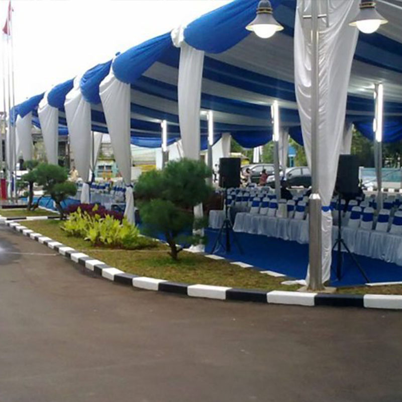 Tenda Konvensional Dekor dengan Lantai Karpet Baru